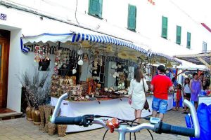 que-ver-en-fornells-mercado-local